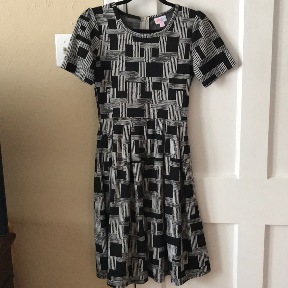 NEW LuLaRoe Amelia Dress w/ Pockets - Black & Grey